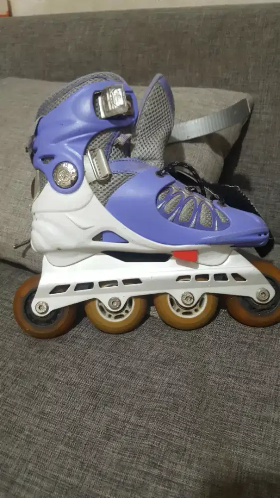 Sepatu roda anak-anak
