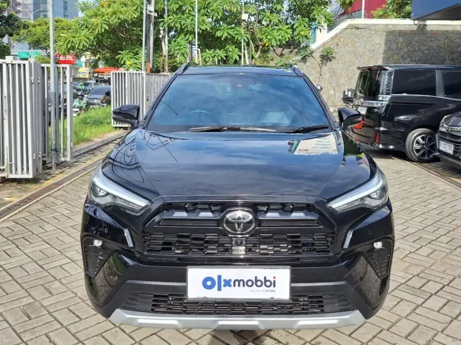 DP MURAH Toyota Corolla 1.8 Cross Hybrid GR Bensin-AT 2023 Hitam CEZPB