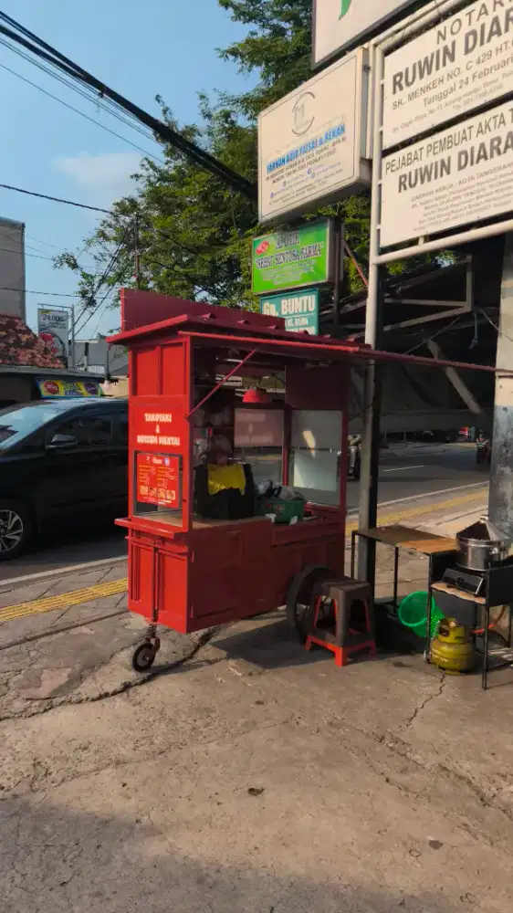 Di butuhkan karyawati