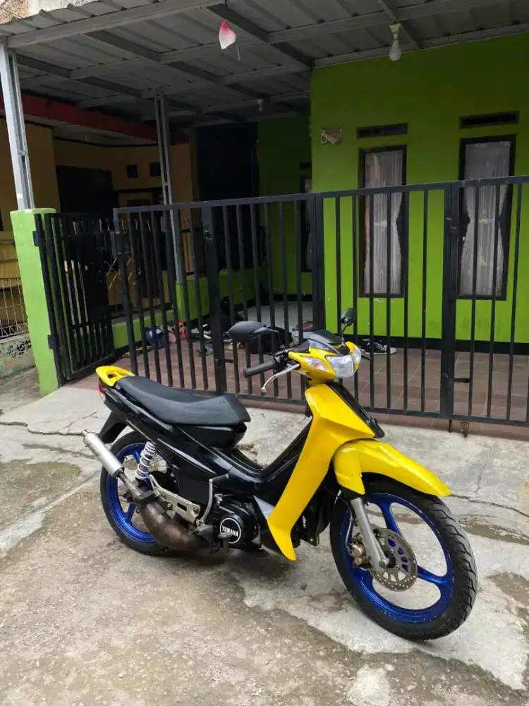 Yamaha F1Zr 2004 bm