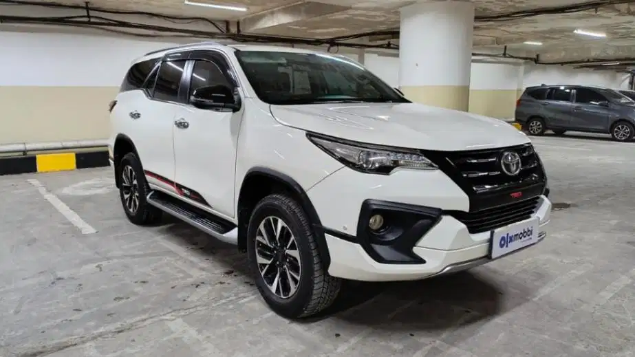 DP MURAH Toyota Fortuner 2.4 4x2 VRZ TRD Solar-AT 2019 Putih CVJDB