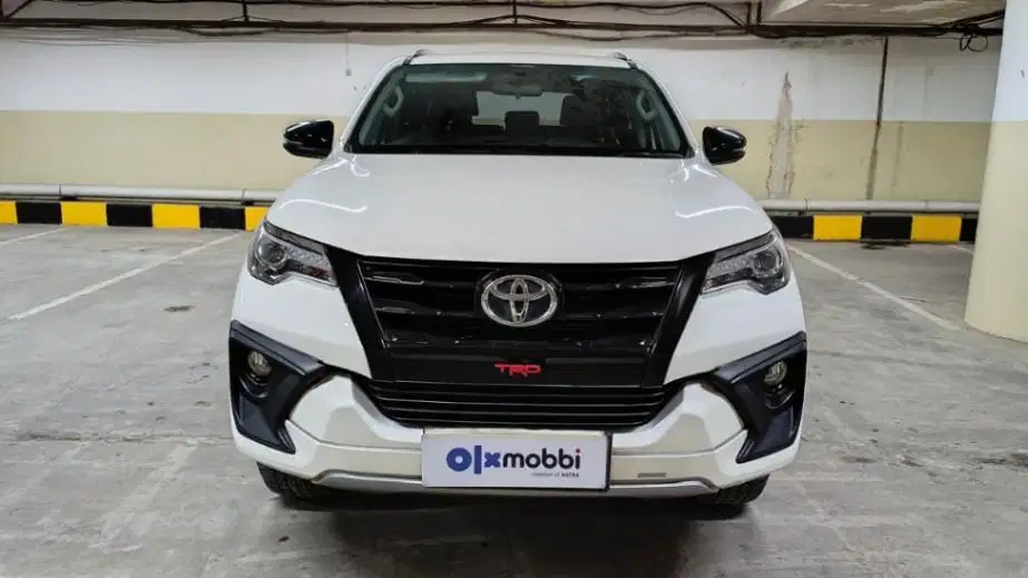 DP MURAH Toyota Fortuner 2.4 4x2 VRZ TRD Solar-AT 2019 Putih CVJDB