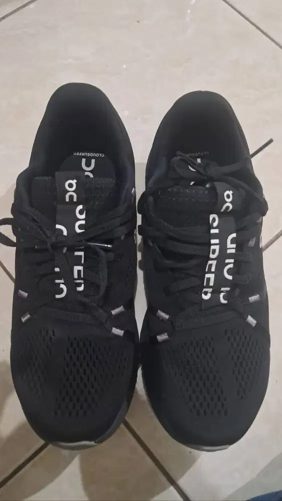 Sepatu Sneakers On Cloudsurfer 2 FULL BLACK size 42 (PRELOVED)
