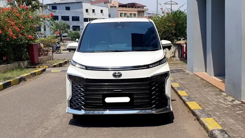 Km29rb toyota voxy tss 2023 putih pajak panjang tangan pertama