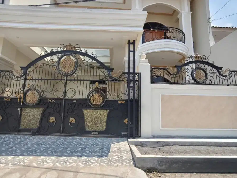 DIJUAL RUMAH BARU GRESS MANYAR MODEL KLASIK MEDITERANIA