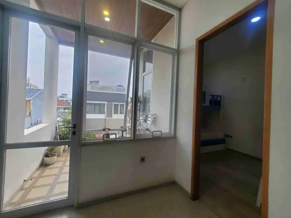 Disewakan rumah 3,5 lantai di Bisma.Sunter.Jakarta Utara.
