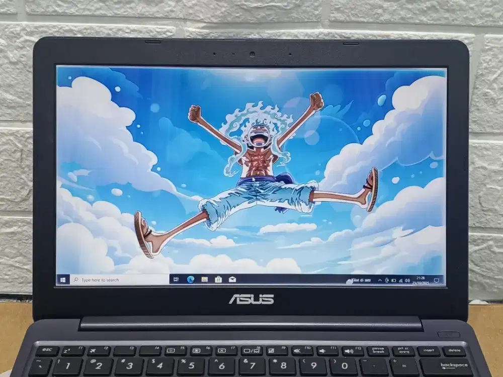 Type Laptop : Asus Vivobook 12 E203MAH Celeron N4000 RAM 4GB HDD 500GB