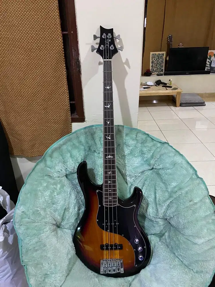Bass PRS SE kestral Tri Colour Sunburst