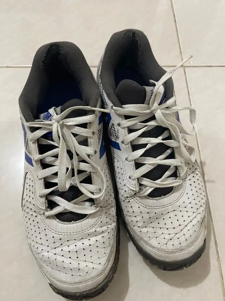 Sepatu New Balance ukuran 44