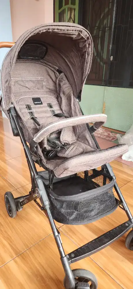 Stroler bayi dari babyelle