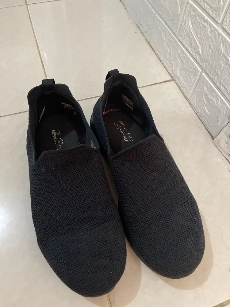 Skechers Hitam Ukuran 44,5