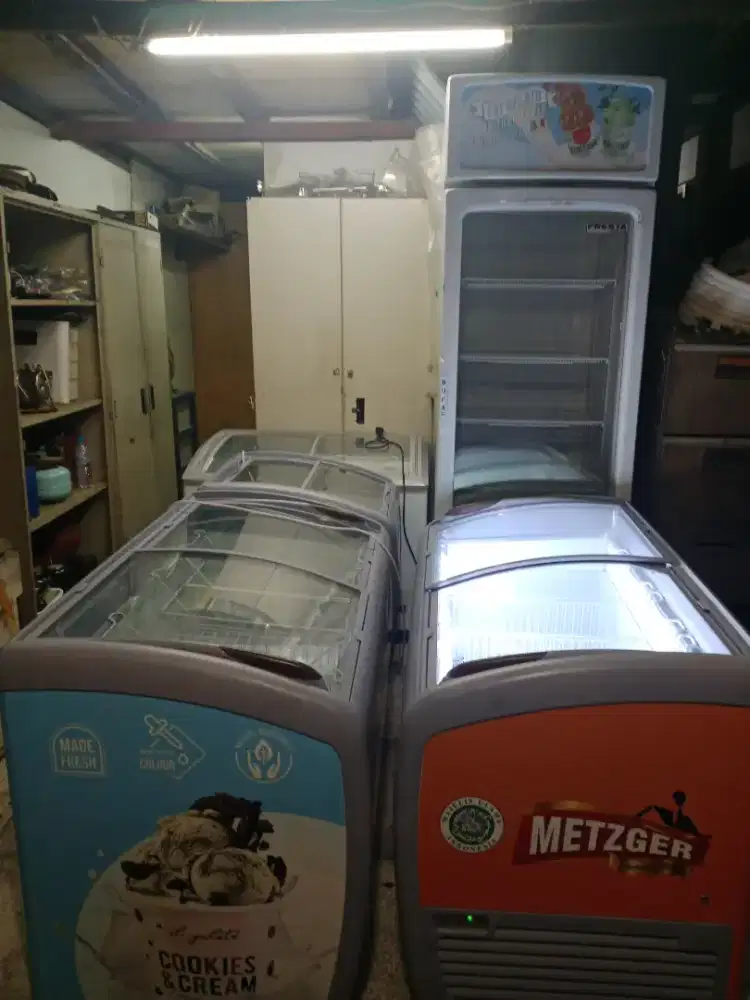 Freezer sleding kaca