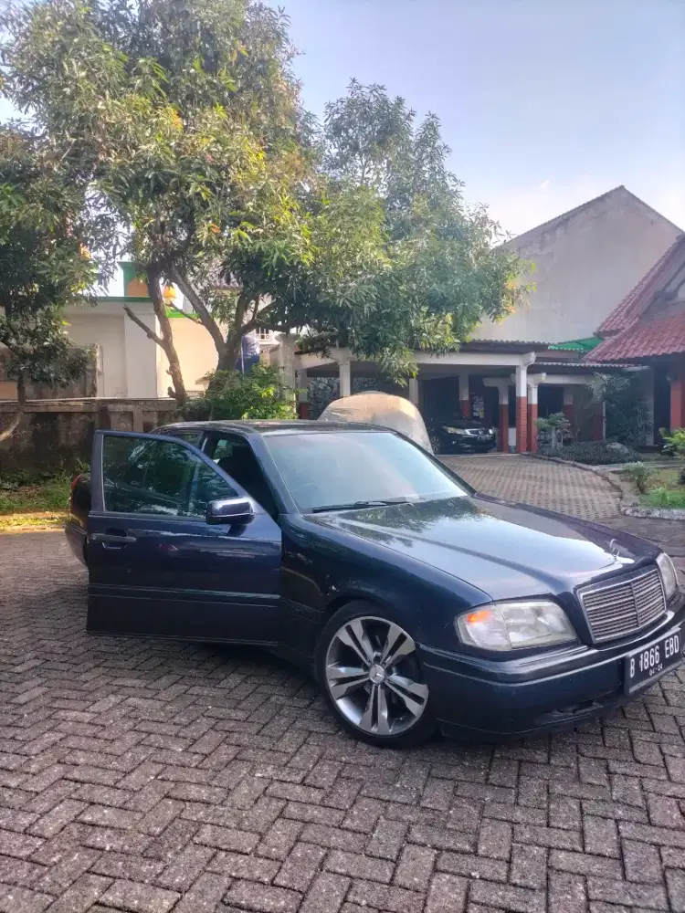 Bismillah..,For sale Mercedes Benz W202 C200 1998