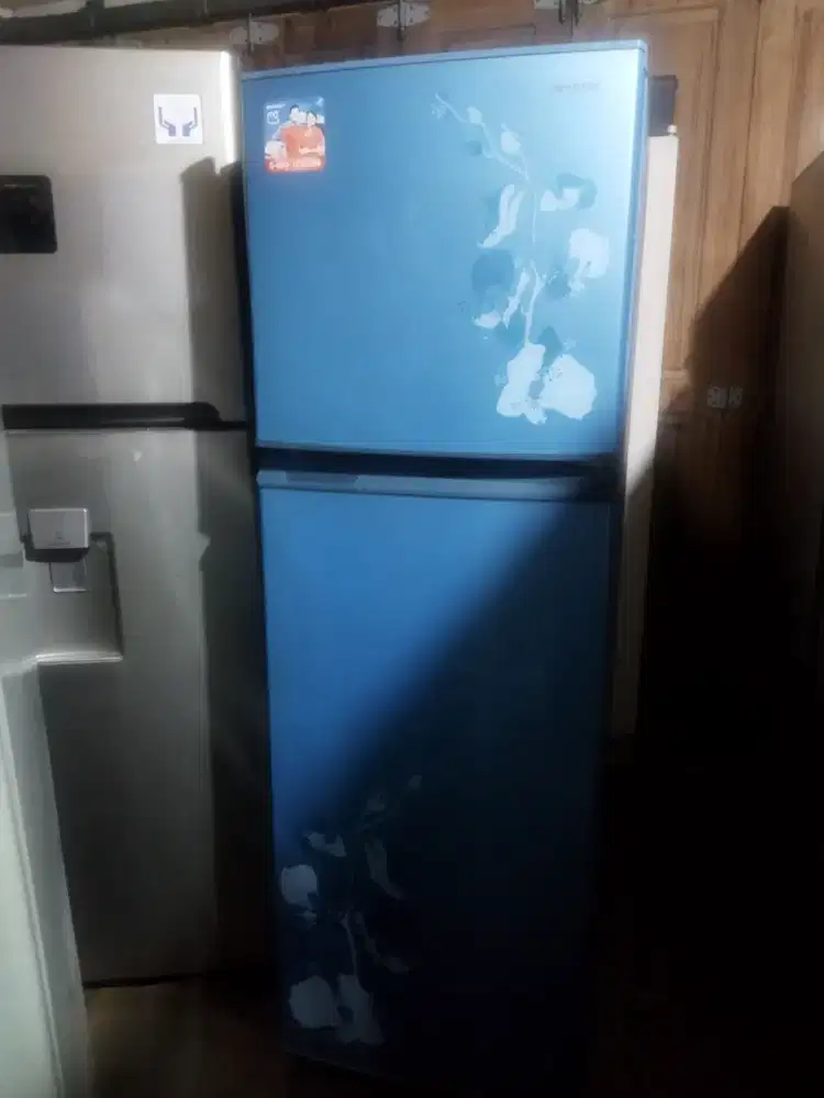 Kulkas Sharp 2 Pintu Sakura Biru Mulus