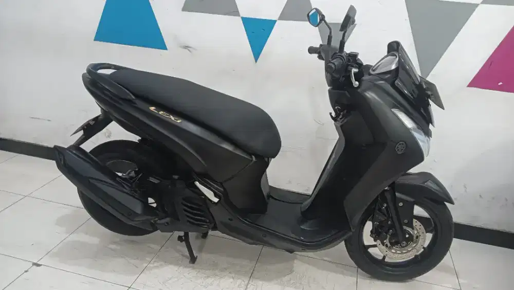 Yamaha LEXI 125 Hitam Dop 2020 Dp.1jt