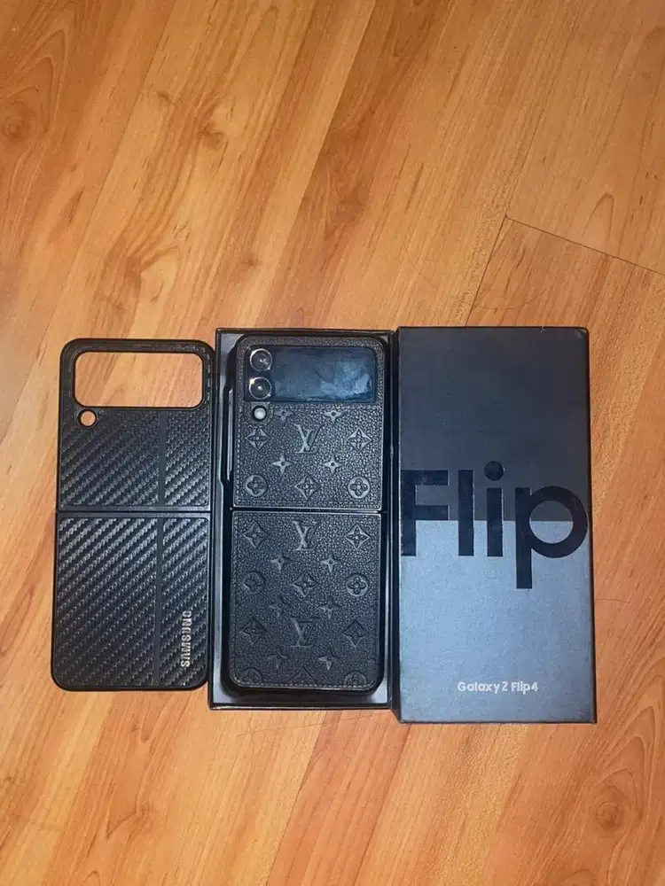 Dijual Samsung Z Flip 4 dan Samsung S3 Gear Frontier, Open TT atau BT.