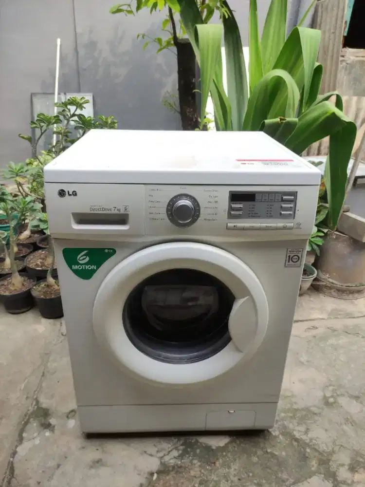 Mesin cuci front loading LG 7 KG inverter