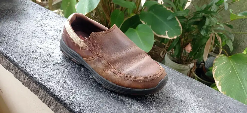 SKECHERS Slip-in bahan Leather (Kulit)
