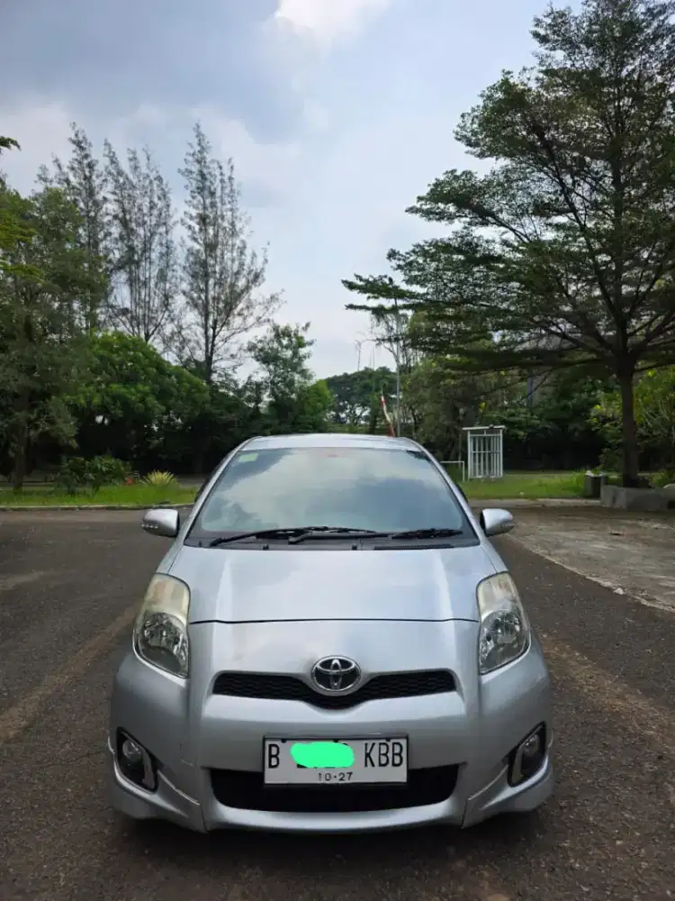 Toyota yaris E AT 2012