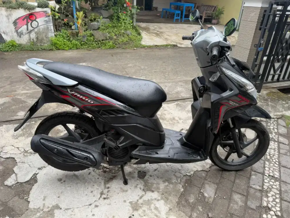 Vario techno tahun 2010 plat E Cirebon