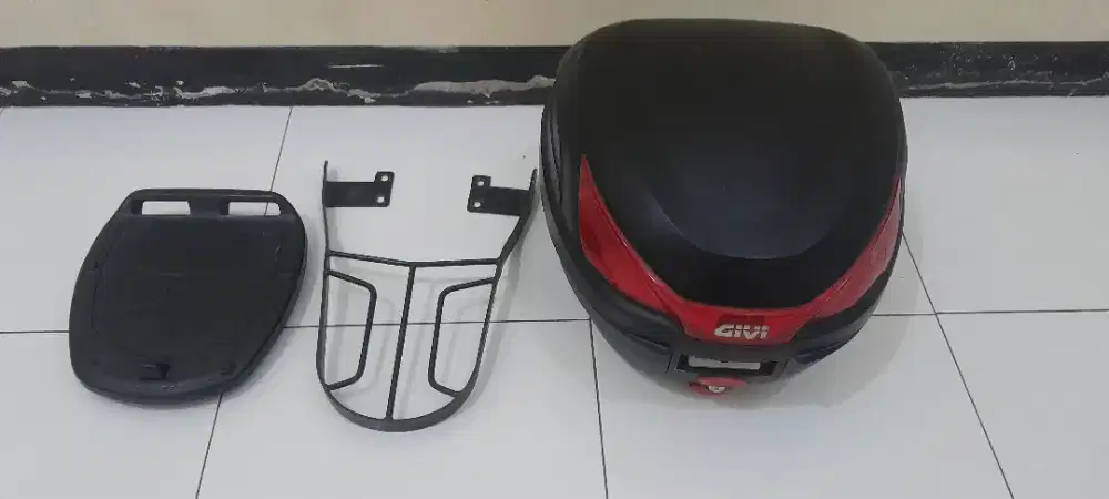 BOX MOTOR GIVI MUAT HELM