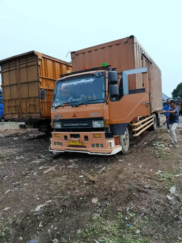 Fullbox besi long 8m FM517HL Fuso Mitsubishi