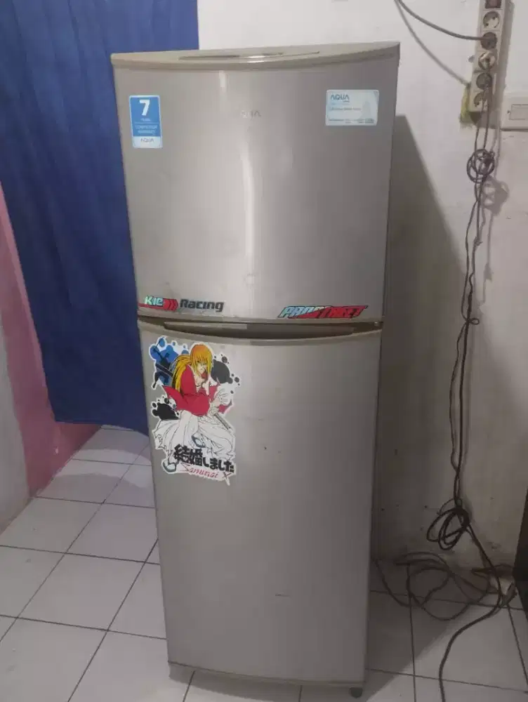 Di jual kulkas Aqua 2 pintu