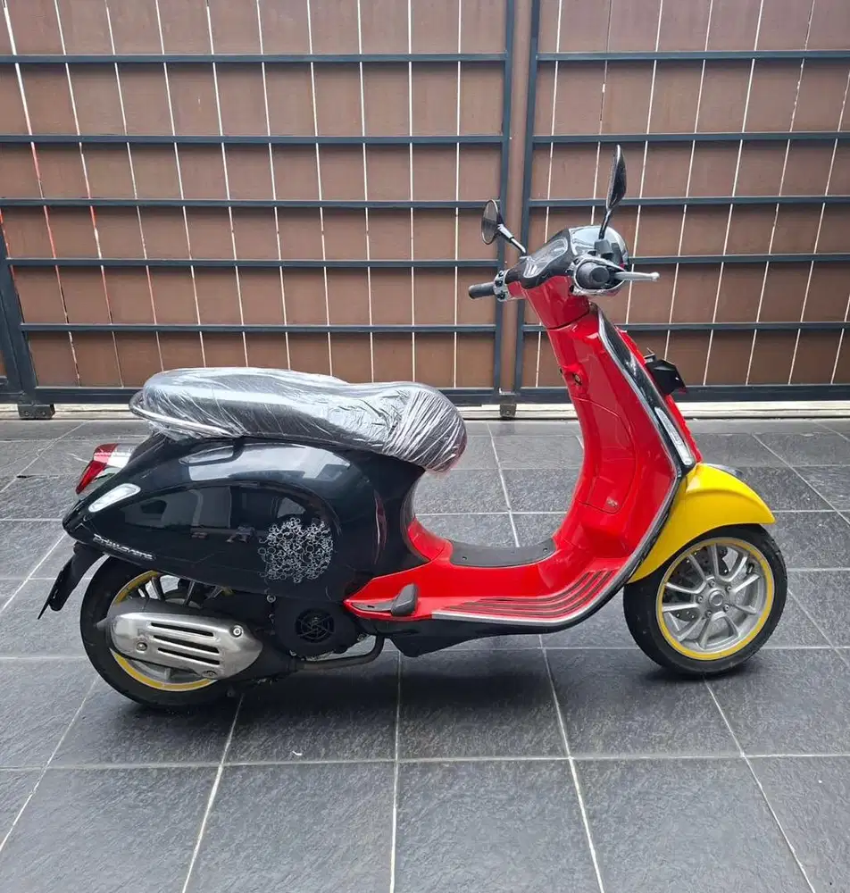 VESPA PRIMAVERA DISNEY EDITION KM UNDER 50