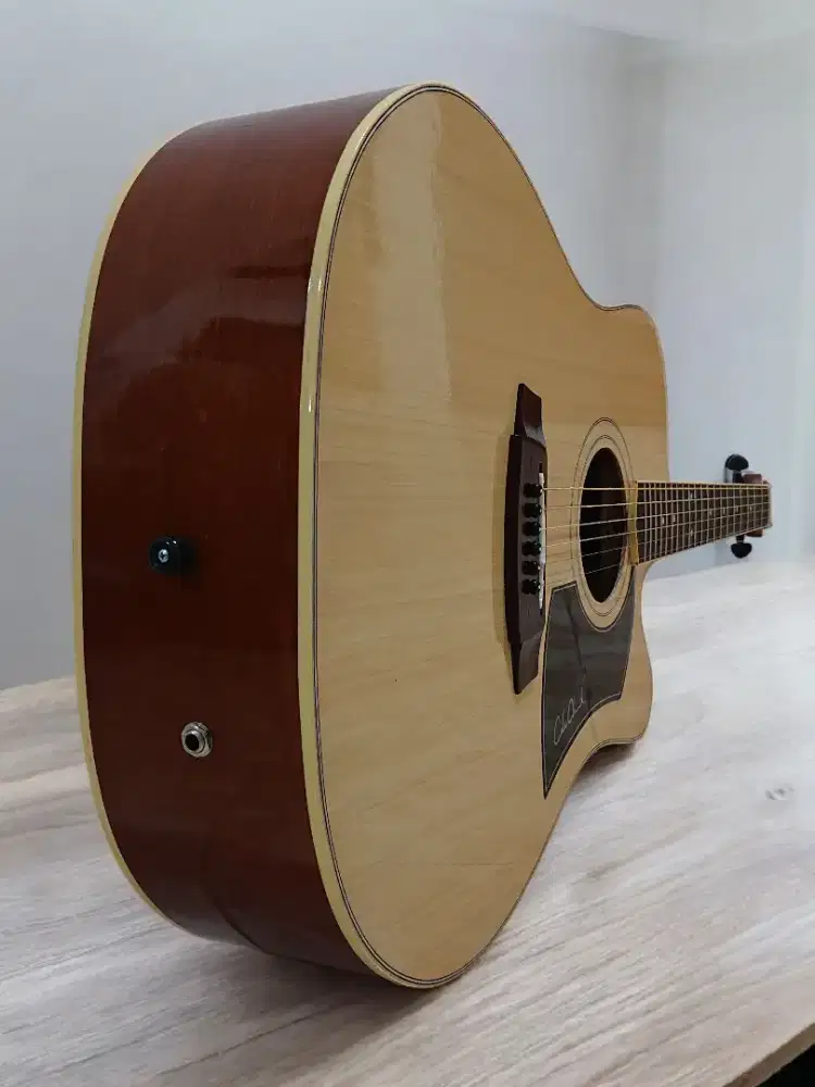 Gitar akustik elektrik cole clark