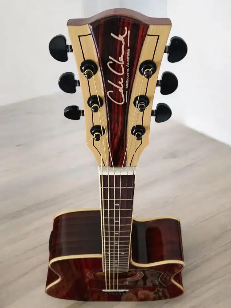 Gitar akustik elektrik cole clark