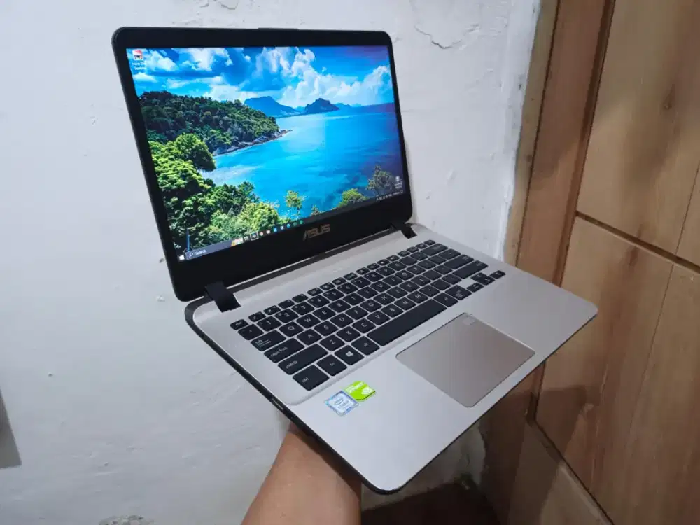 Laptop Asus X407UF