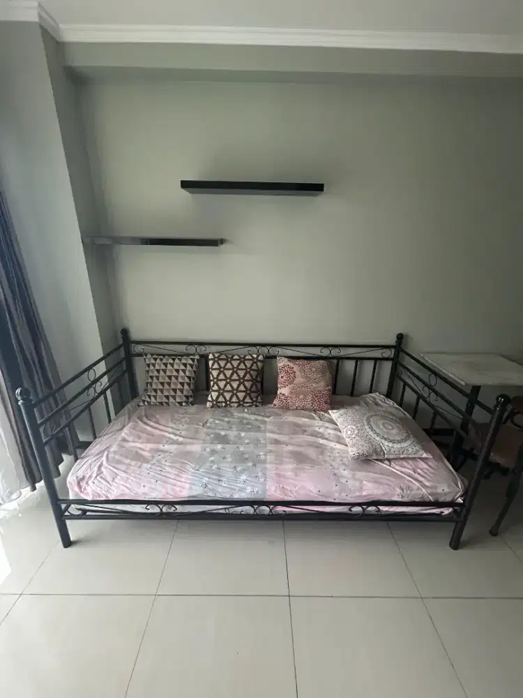 Sofa Bed Rangka Besi Hitam
