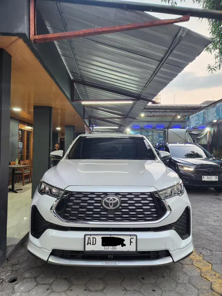 innova Zenix V hybrid 2025