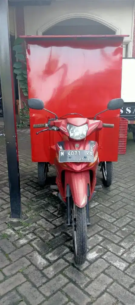 Dijual Yamaha Vega modif roda tiga custom box besar