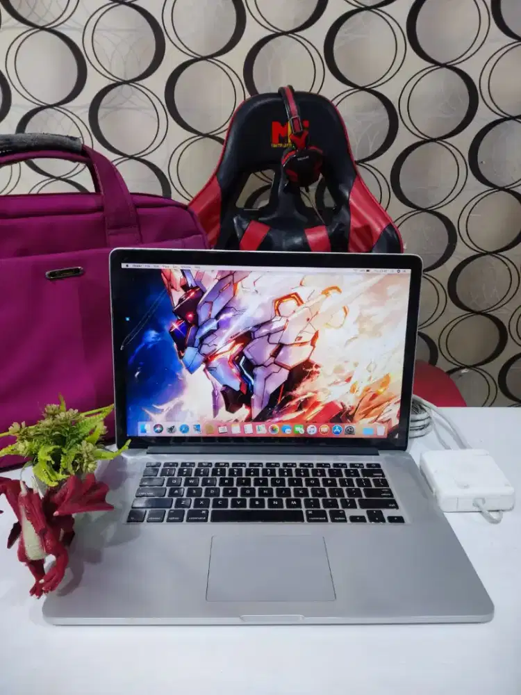 Macbook Pro A1398 i7 RAM 8GB SSD [Premium]