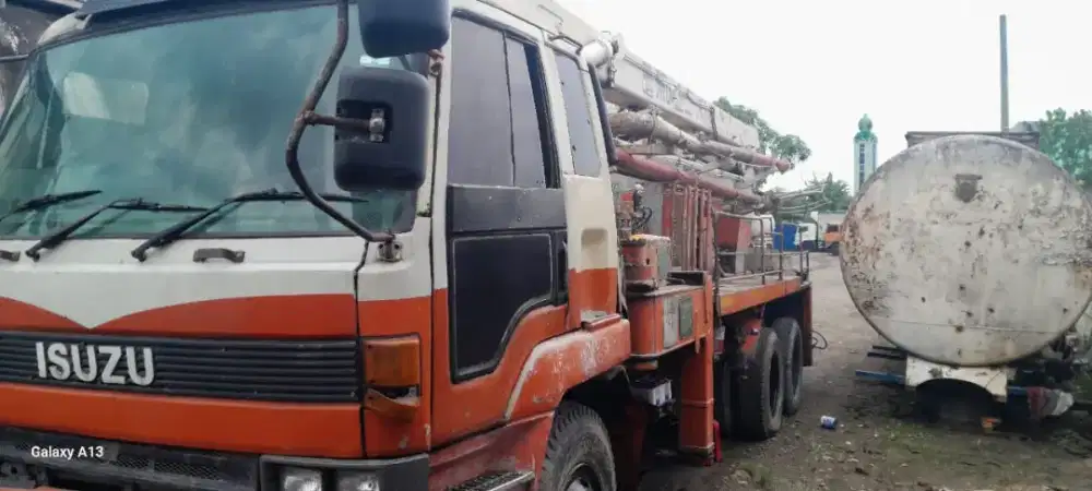 Concrete pump Isuzu tahun 1998 pompa IHI