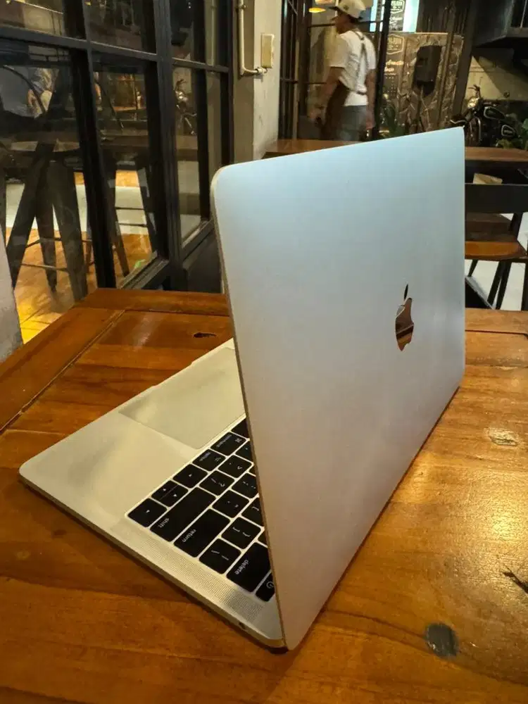 Macbook pro 2017 8/128gb