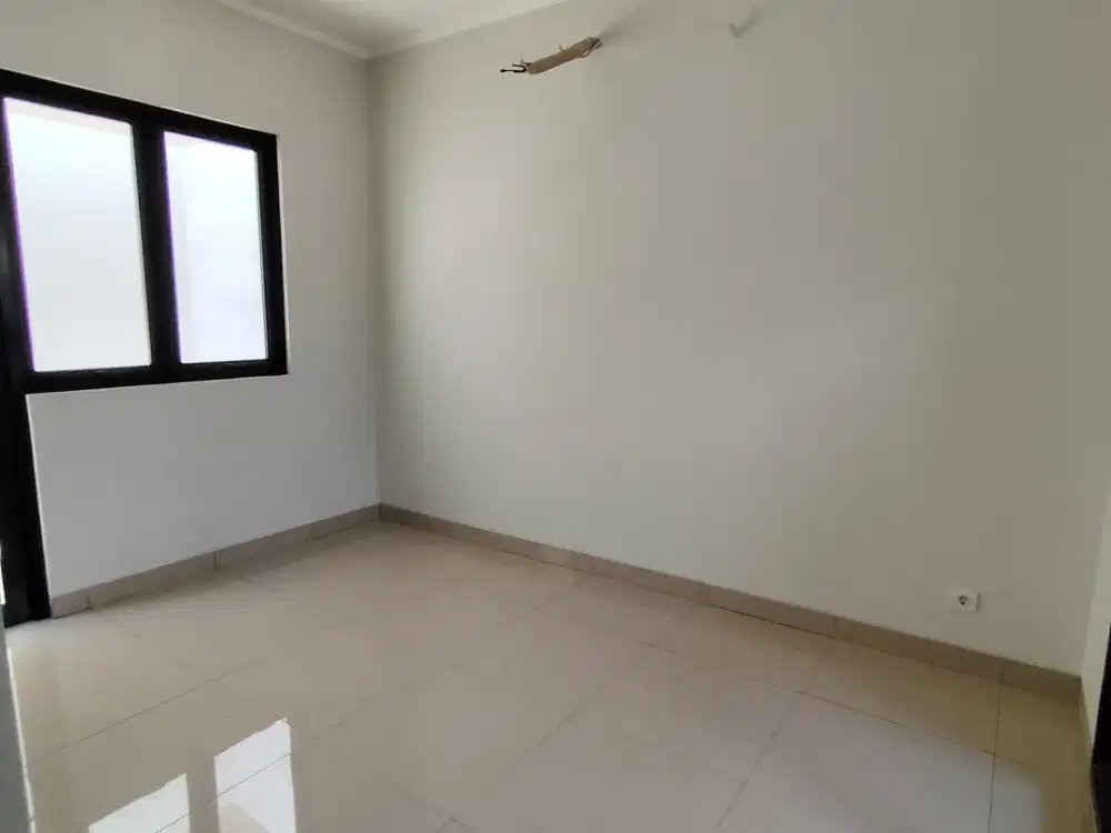Disewakan rumah baru di Cluster Regia Summarecon Crown Gading