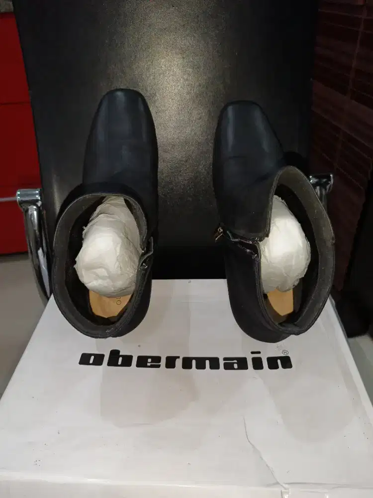 Sepatu boots wanita