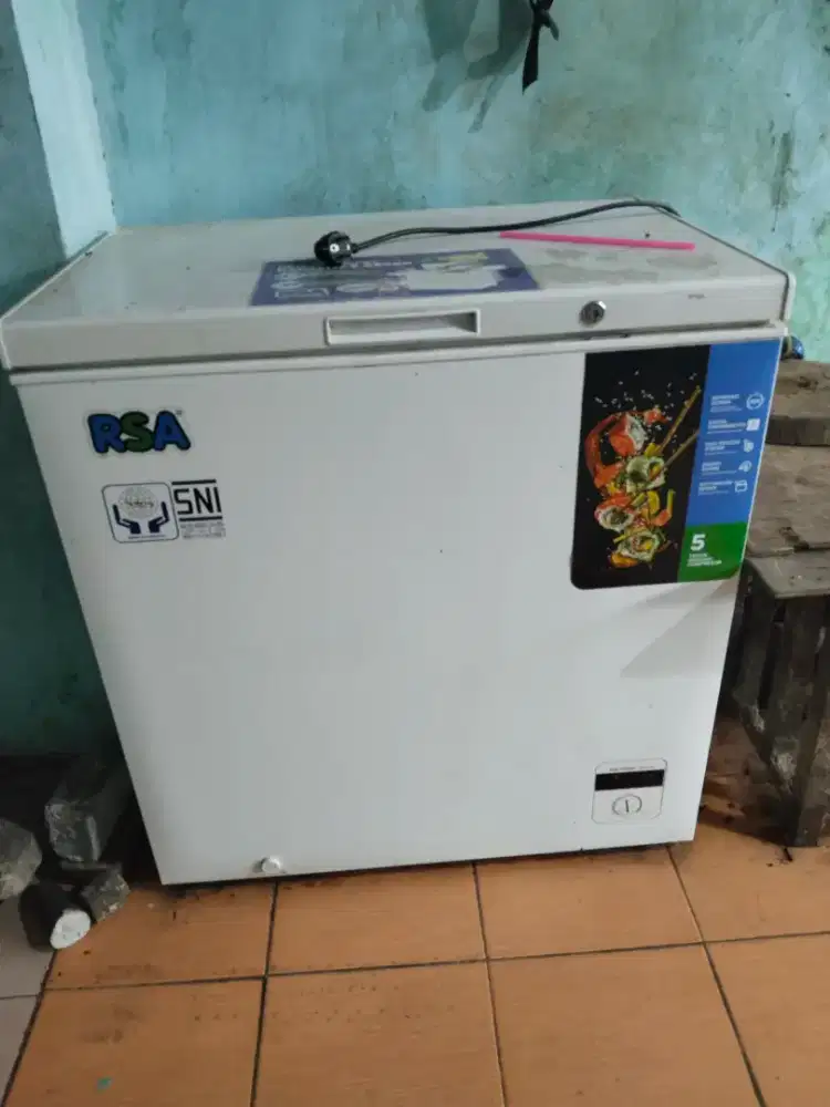 Di jual cepat Frezer 300 ltr