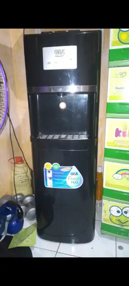 Gea dispenser galon di bawah