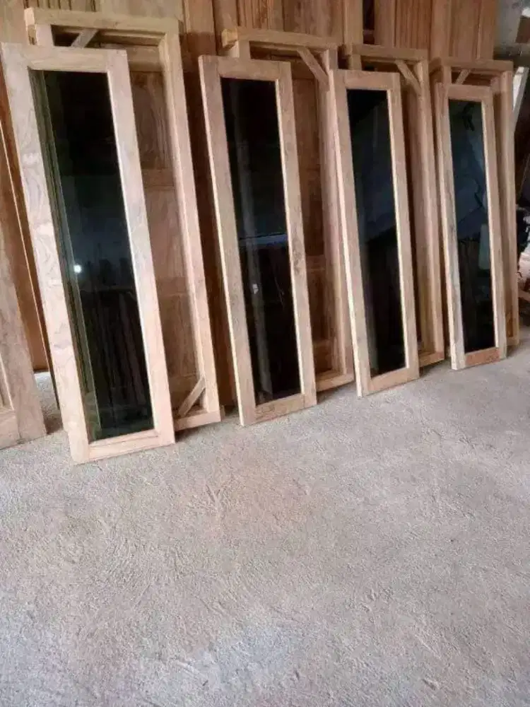 Jendela kamar dan kusen