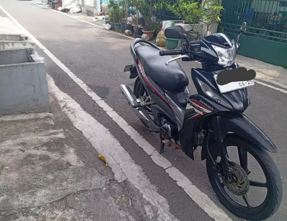 Jual cepat Honda Revo fi absolute R Thn 2014 CW hitam BU. 6,7 JT nego