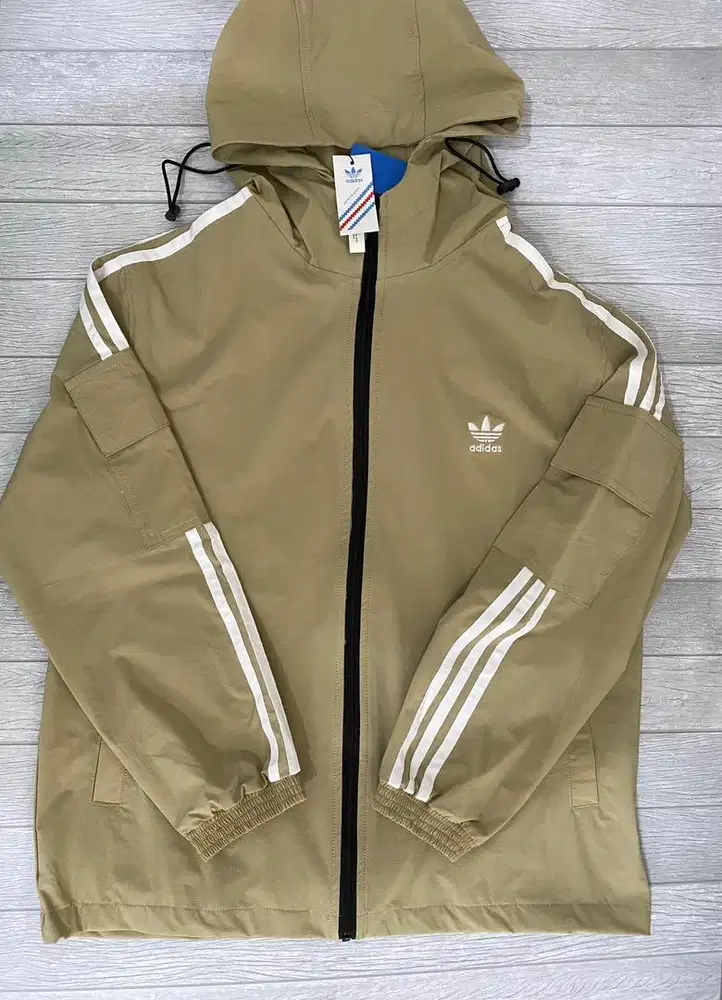 Jaket adidas warna cream size L