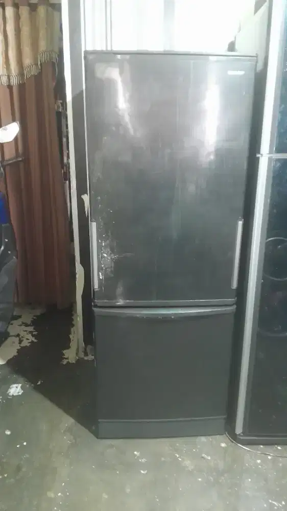 Kulkas sharp 2 pintu