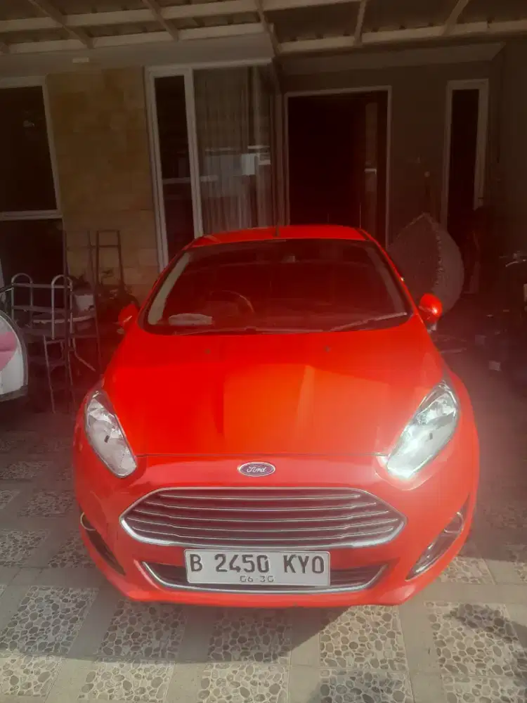 Jual 1 unit mobil merk ford fiesta type S tahun 2015