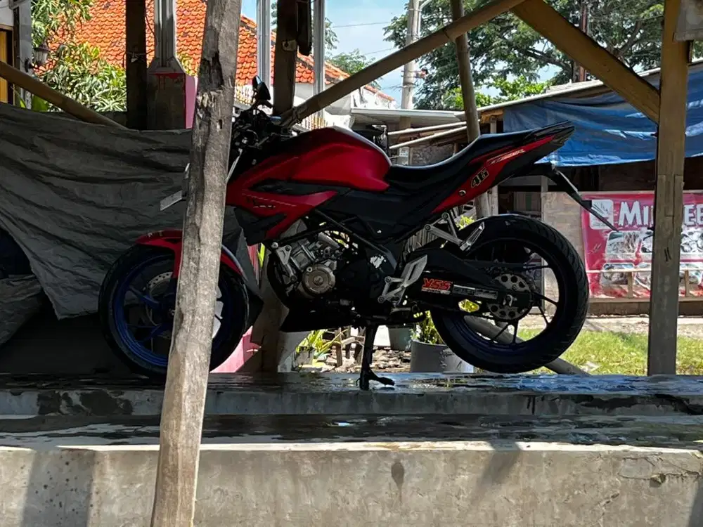 Dijual motor CB150R 2019 merah doff