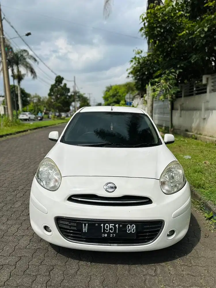 Nissan March Matic 2012 Putih Istimewa brio ciamik agya siap pakai