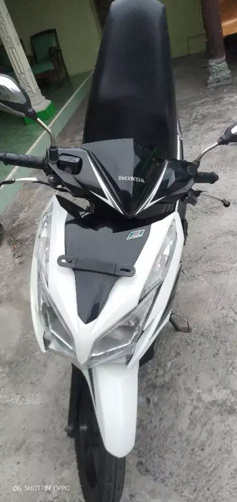 Honda Vario 125 putih
