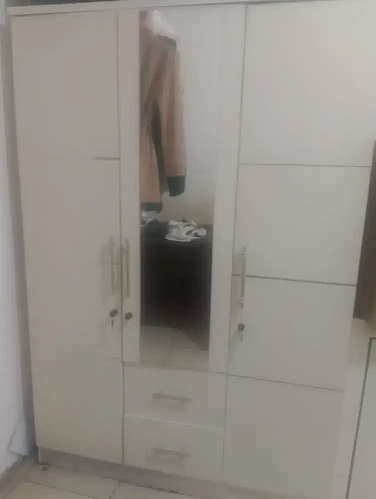 Lemari Minimalis 3 pintu